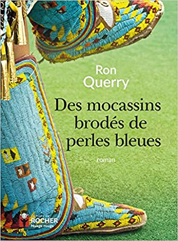 Des mocassins brodés de perles bleues - Ron Querry (2019)