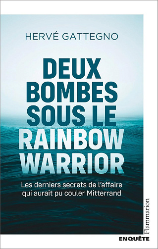 Deux bombes sous le Rainbow Warrior. Les derniers secrets de l'affaire qui aurait pu couler Mitterrand - Hervé Gattegno (2025)